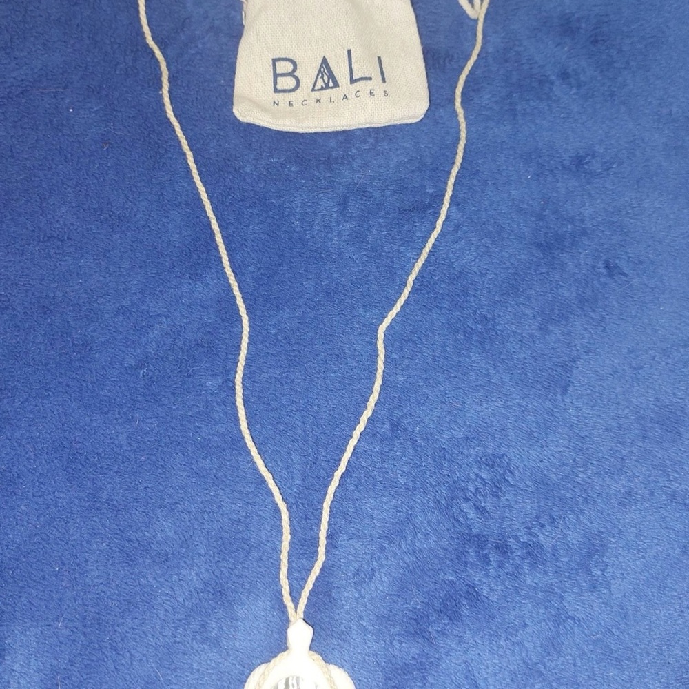 White Pendant Necklace
